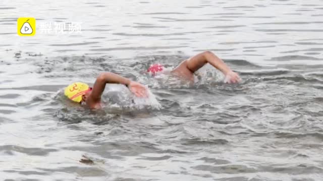 12岁男孩回应成功横渡琼州海峡:3次被水母蜇……