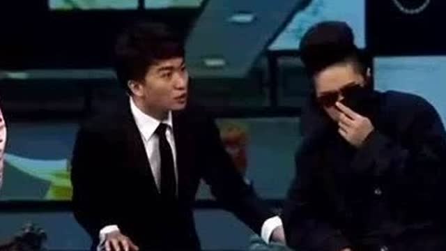 王宁艾伦小品《造谣公司》,女明星想出名真是