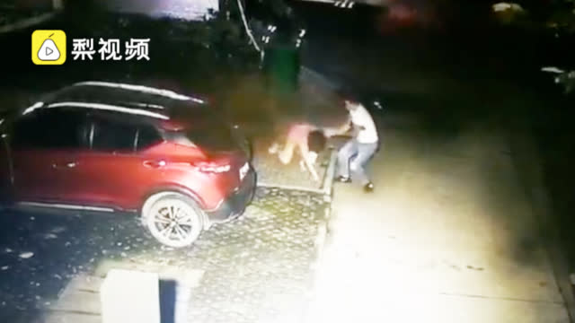 女子深夜遭搭讪，拒绝后被拖行殴打