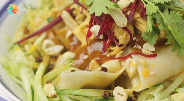 这根面它又长又宽!就像这个碗它又大又圆!什么